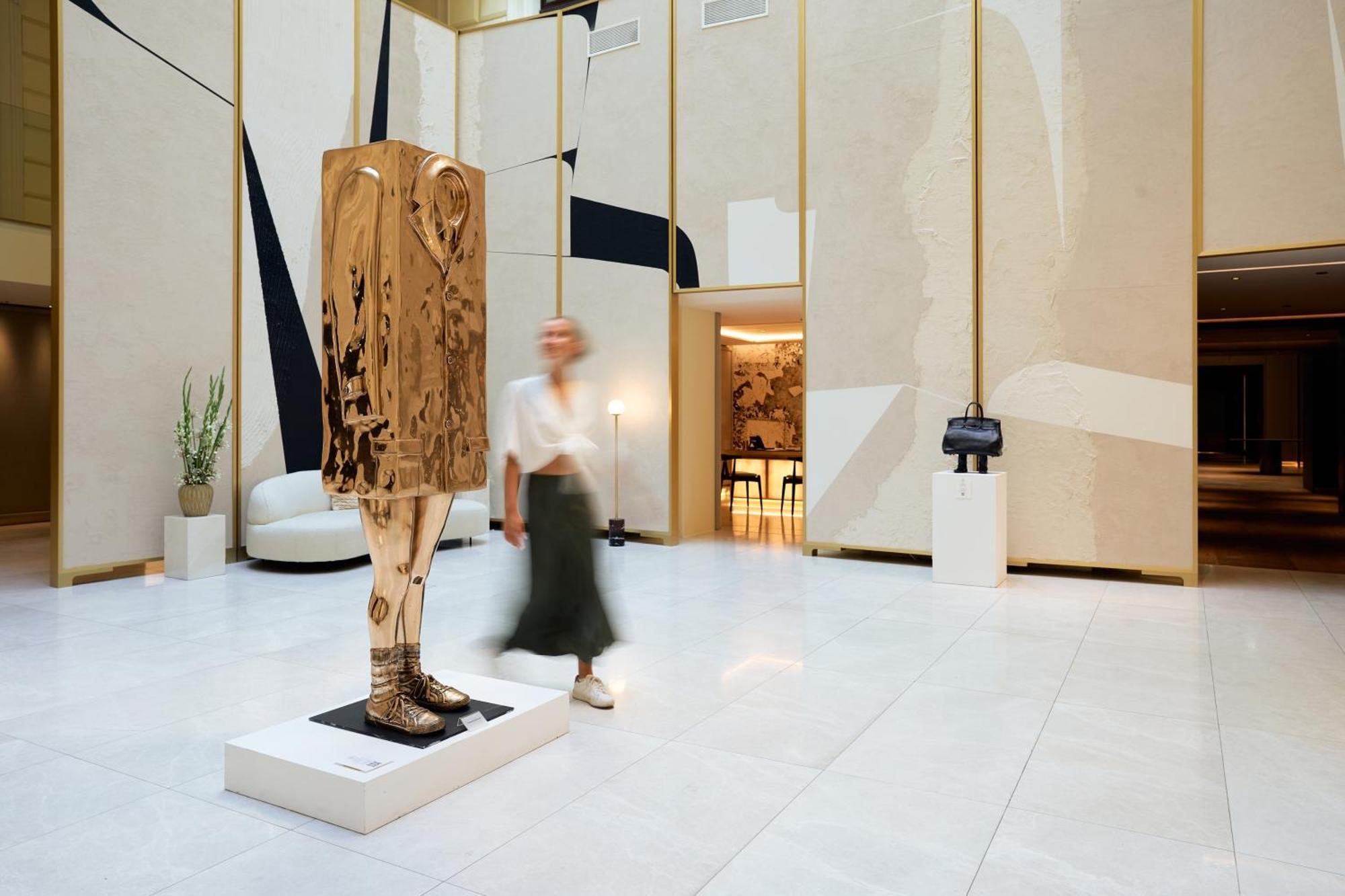 Almanac Palais Vienna Hotel ภายนอก รูปภาพ The sculpture in the lobby of the Four Seasons Hotel, London