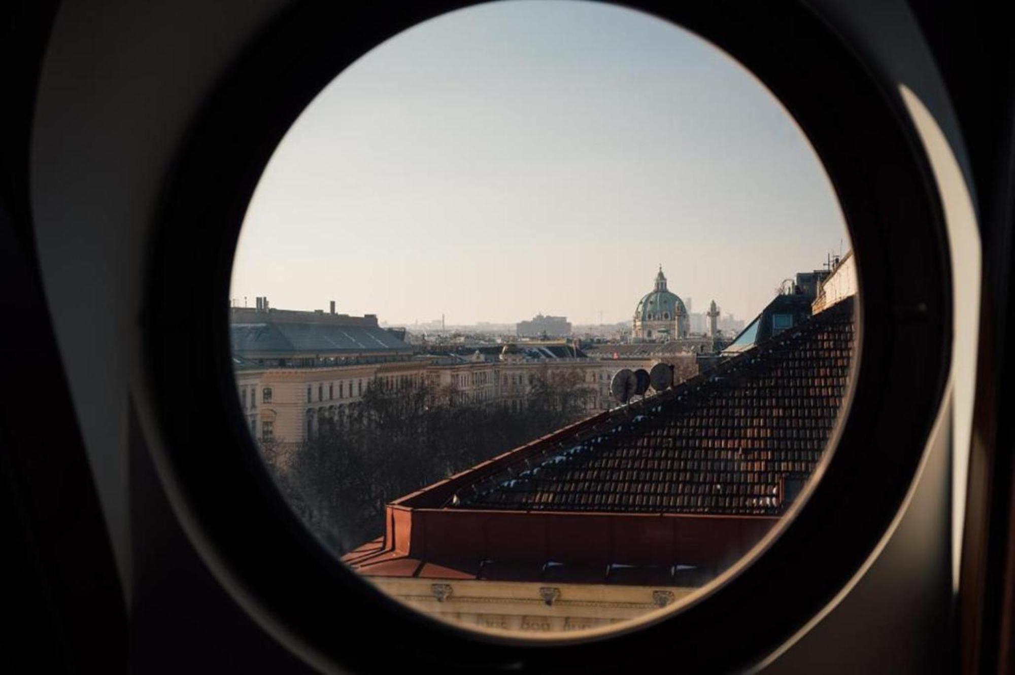 Almanac Palais Vienna Hotel ภายนอก รูปภาพ View through a circular window